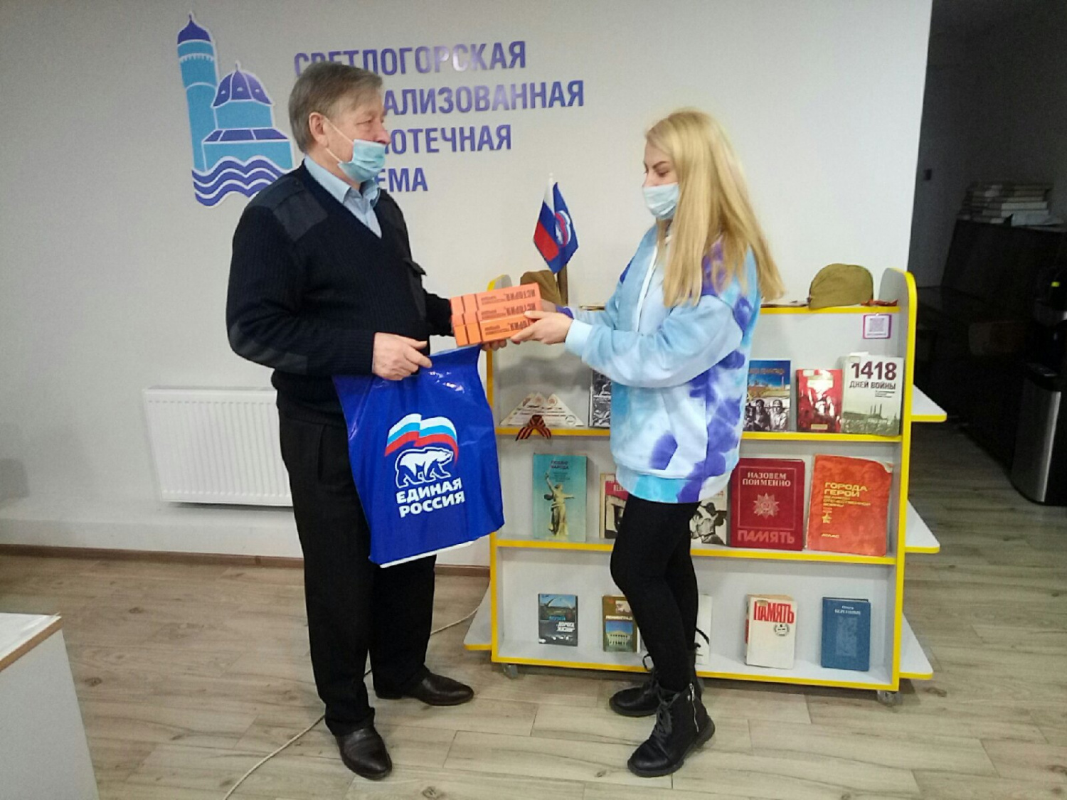 Книги «История, рассказанная народом» переданы в городскую библиотеку Светлогорска