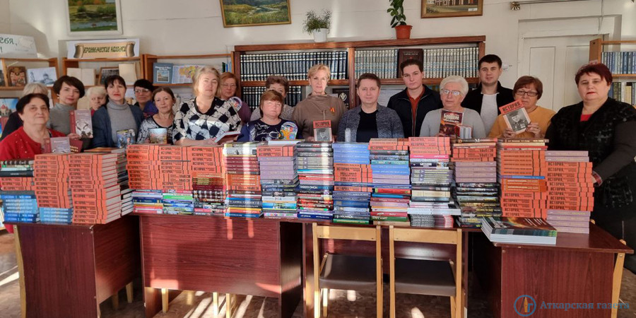 Книги «История, рассказанная народом» доставили в школы и библиотеки Аткарска