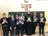 Книгу История, рассказанная народом передали детям в Смоленской области 