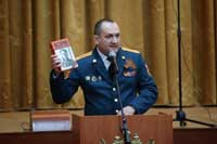 Рручение книги - История, рассказанная народом - в Московском областном госпитале для ветеранов войн